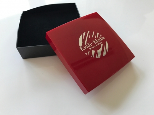 Doppel Babyfuß-Kette mit 2 Gravuren und Monats-Kristall MÄRZ