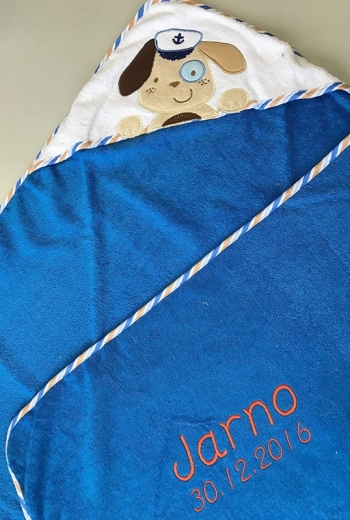 Kapuzenhandtuch bestickt mit Name und Geburtsdatum 100x100 BLAU HUND ALS SEEMANN